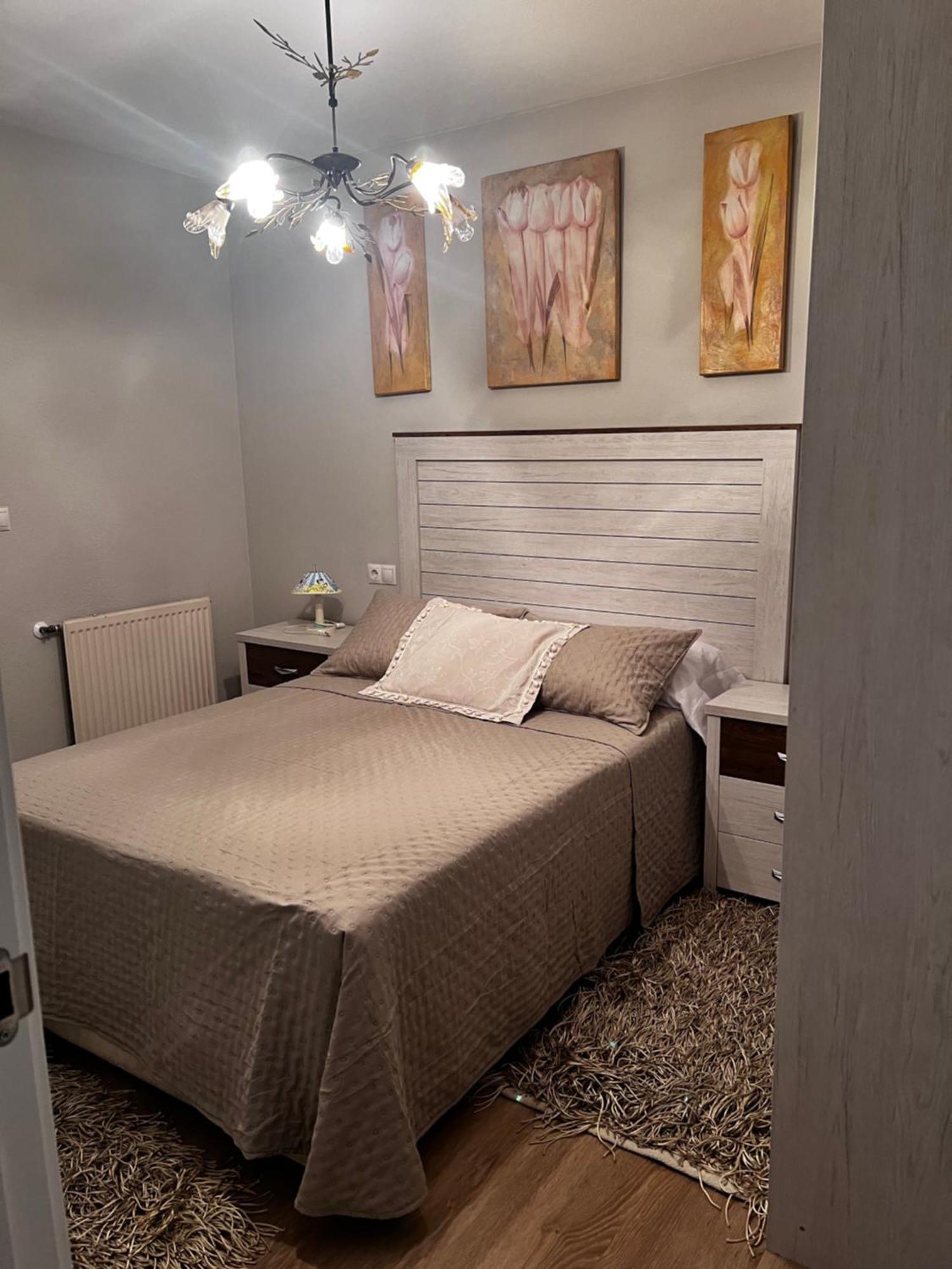 Duplex Bertamirans Apartment Angeles Bagian luar foto